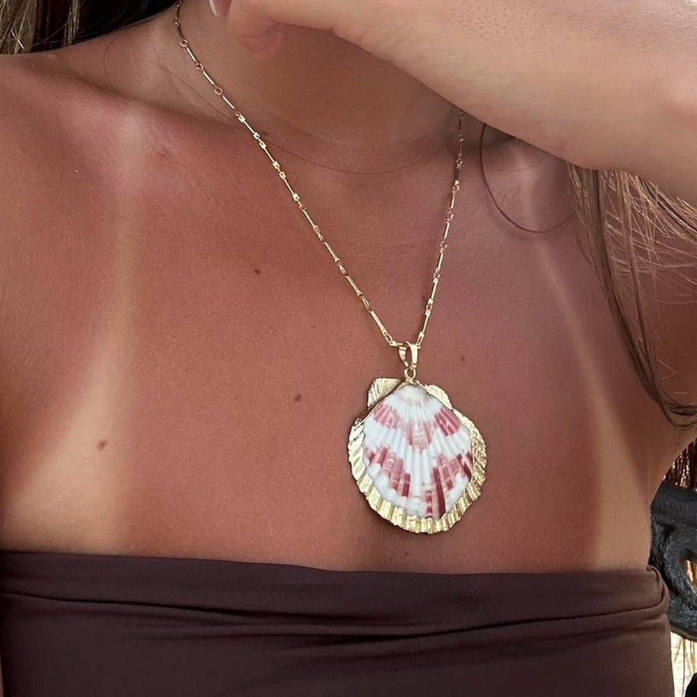 Gold plated and Pink Shell Pendant Necklace